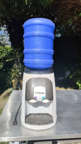 Bebedouro para galão de água eletrico