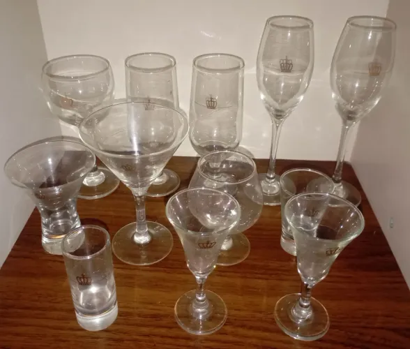 Vendo conjunto de 12 taças de cristal