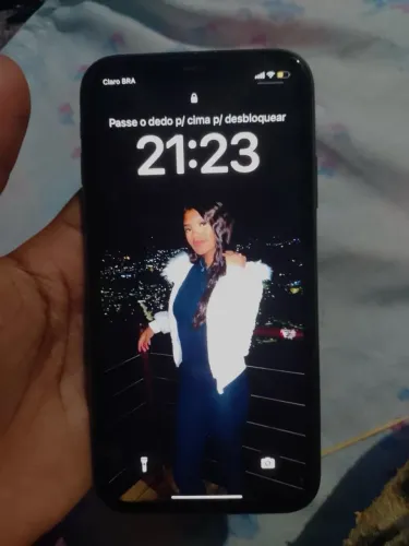 Vendo iPhone 11 64g sem detalhes semi novo 1.000