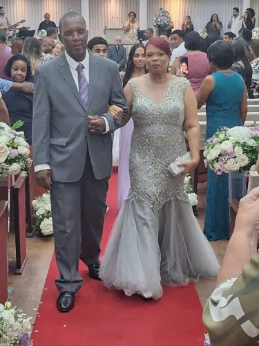 Vestido prata  Elegante com pedrarias mãe de noivos 