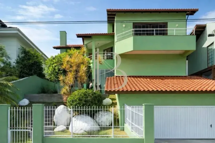 Casa à venda no João Paulo com vista para o mar, 4 dormitórios e potencial de ampliação
