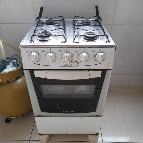 Fogão 4 bocas e forno