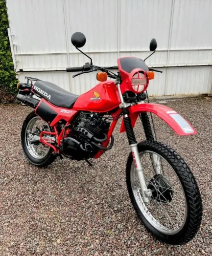 Vendo xl 250r valor 8.500 
