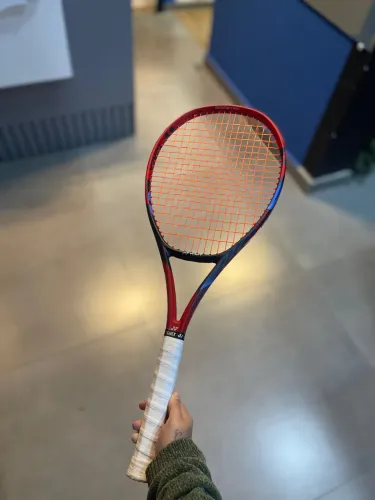 Raquete Yonex Vcore 98 Seminova