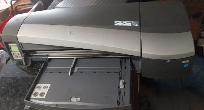 Impressora Plotter HP Designjet 130 Profissional ideal para escritório