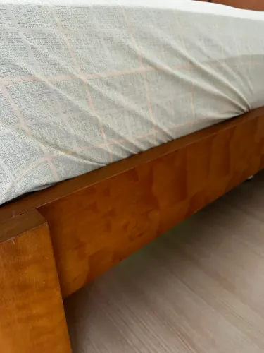 Cama  Queen de madeira Maciça + colchão 