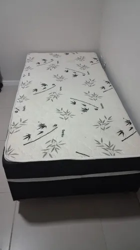 2 Camas  box de solteiro 300,00 cada 