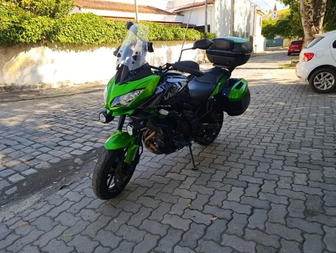 Versys tourer completa de tudo com GPS, ATPS, Moto sem detalhes transmissão por correia.