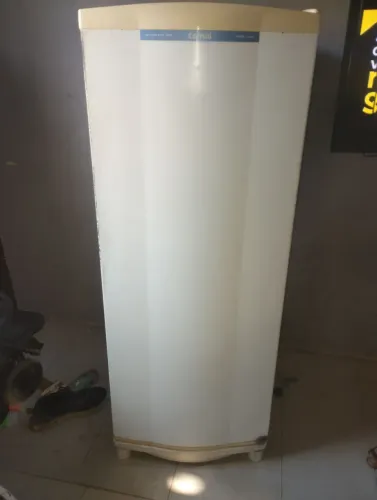 Vendo uma geladeira funcionando perfeitamente marca Consul