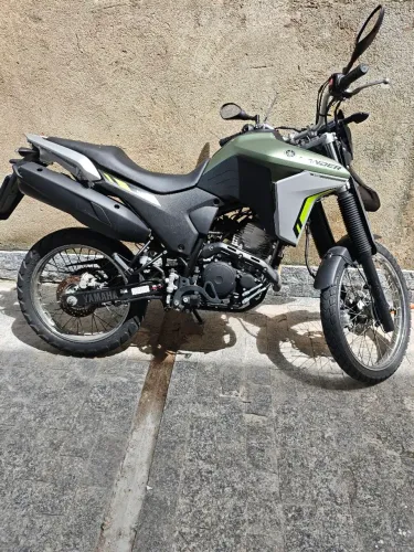 Lander Só 1400 km rodados