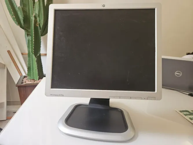 Monitor HP Compaq LA1751g - 17 polegadas (Excelente para trabalho)<br><br>estudo e PDV)