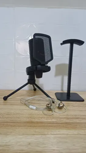 Vendo microfone, fone e suporte