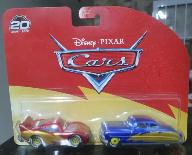Relâmpago McQueen e Doc Hudson edição ESPECIAL 20 anos