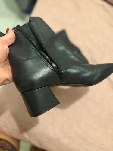 Bota cano curto em couro legítimo Arezzo