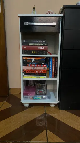 Estante três andares com gaveta 
