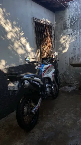 Vendo xre300 ano 2012 cabeçote da 2022 ou troco em twister 250/2017
