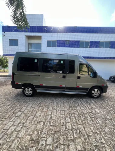 Van pra alugar até 15 passageiros