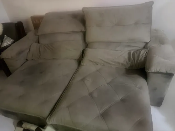 Vendo sofá de dois lugares reclinável retrátil que cabem 4 pessoas