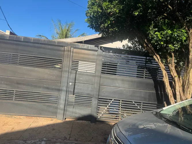 Vendo casa em condomínio fechado