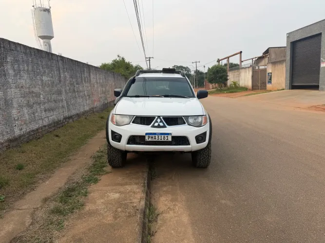 Mitsubishi L200 Triton Savana 3.2 CD TBI Dies. Mec. 2015