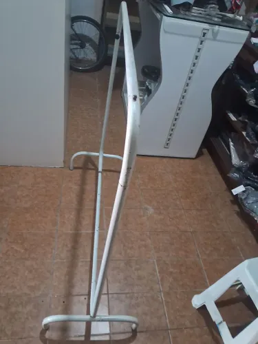 Arara de roupa móvel