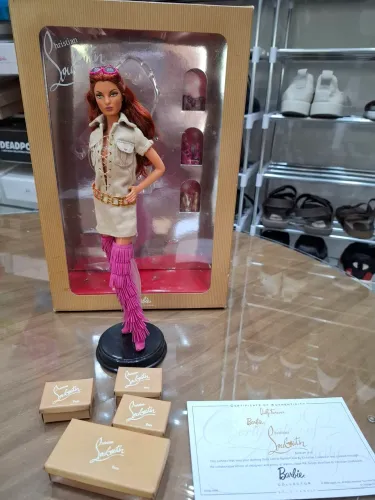 Boneca barbie collector louboutin