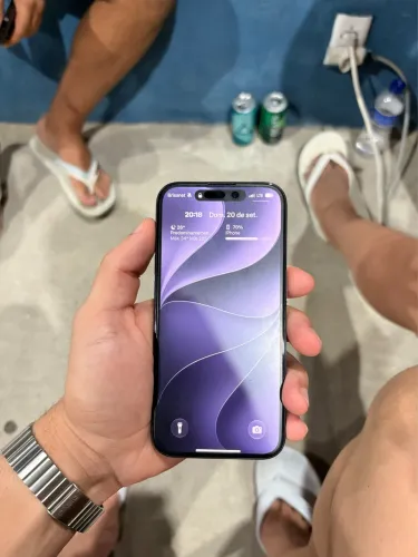 iPhone 15 pro, 128gb, bateria 87%, estado de novo