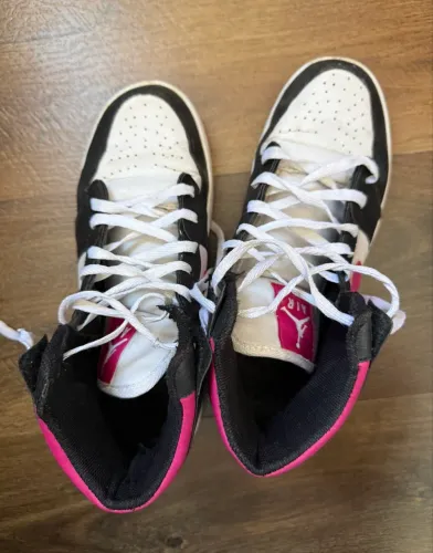 Tênis air jordan rosa