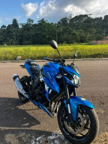 Moto gxs 750s Suzuki.