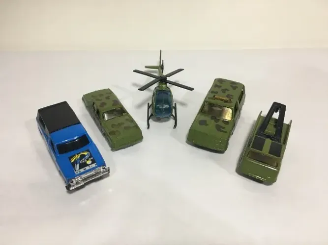 5 Miniaturas Veículos Metálicos Militares Anos 90 - Tai Cheong Toys e Road Champs