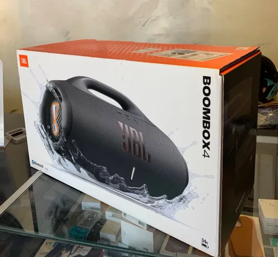 JBL boombox 4
