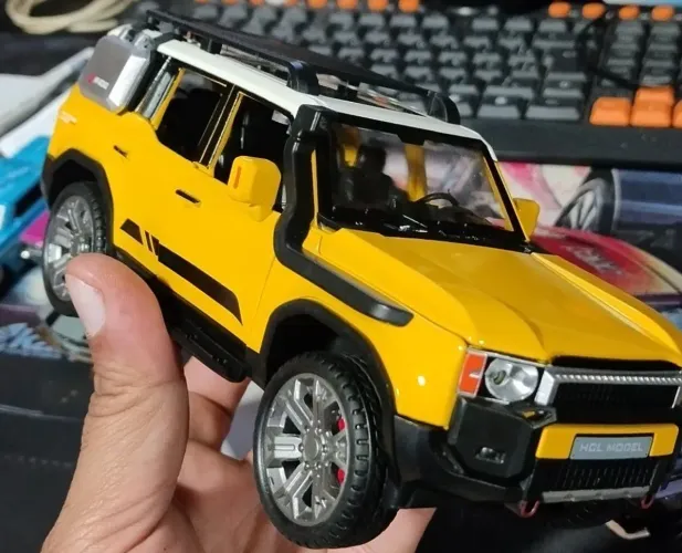 Miniatura Toyota Land Cruiser Scala 1:24 Som e Luz