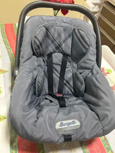 Vende-se bebê conforto