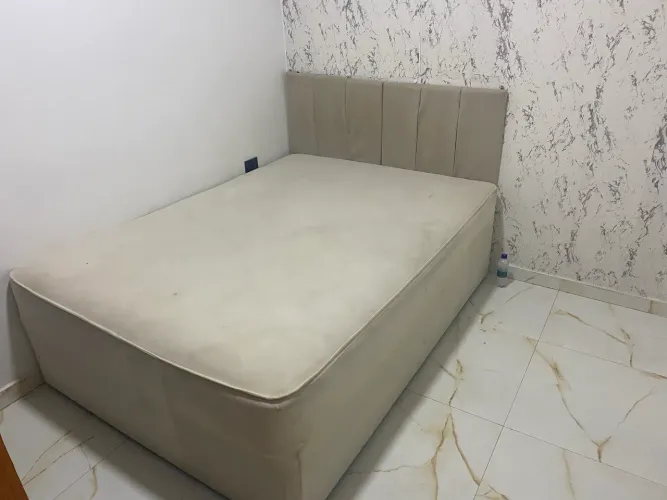 Cama casal de mola e espuma