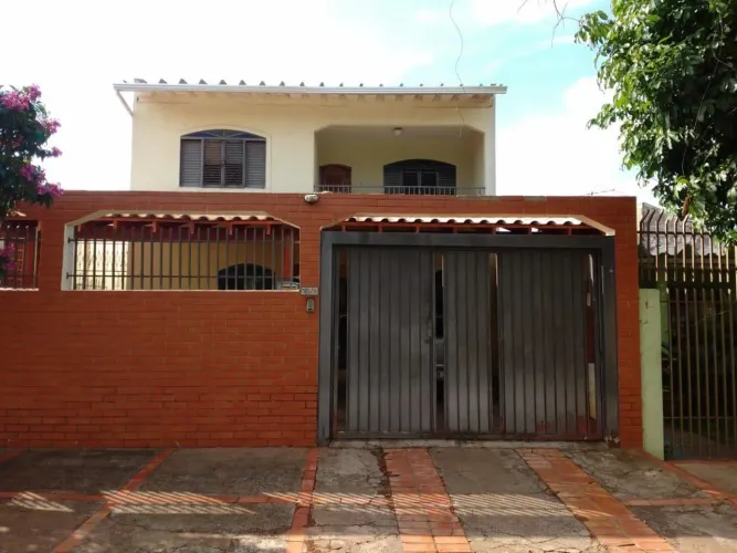 Sobrado reformado e espaçoso - oportunidade