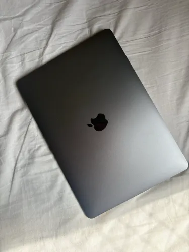 MacBook Air M1 13" 2020 | 8GB RAM | 256GB SSD | Bateria 98% | Caixa + Capa