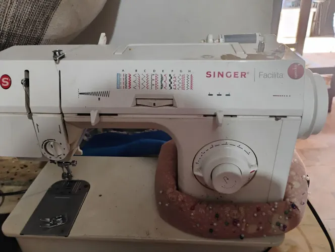 Vendo máquina de costura usada em ótimo estado