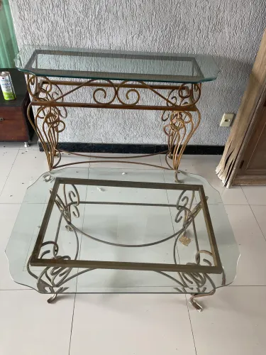 Mesa e aparador de ferro