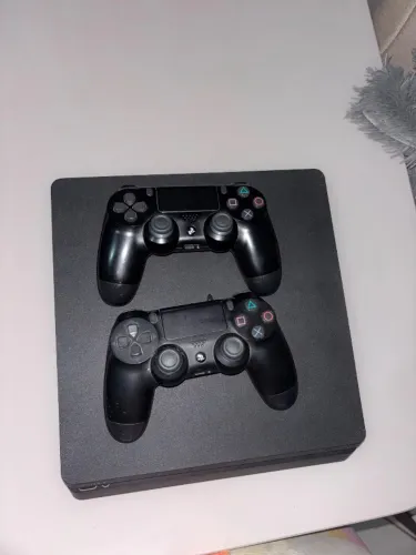 Ps4 slim 1 tb com 2 controles.