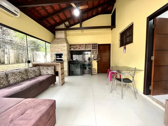 Casa plana com 3 dormitórios à venda, 161 m² por R$ R$ 750.000,00 Bom Retiro - Joinville/