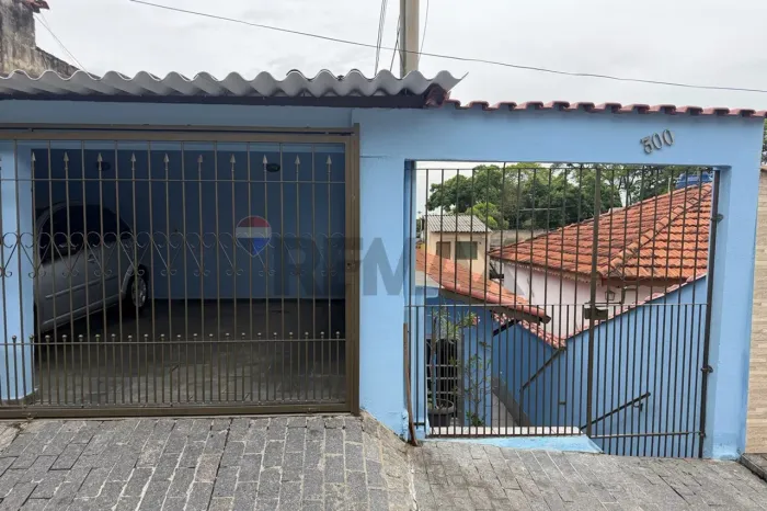 Casa com 02 dormitórios e Vaga - Vila Ema