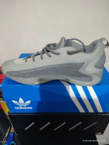 Vendo tênis Adidas 