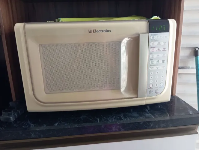 Micro-ondas Electrolux 31 Litros Branco MEF41 220V- Usado(Super conservado e barato)
