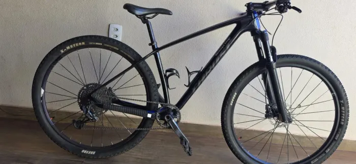 Bike Thrust Carbono