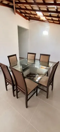Conjunto mesa com tampo de vidro e 6 cadeiras