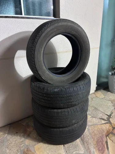 JOGO DE 4 PNEUS BRIDGESTONE 265/60 R18 À VENDA!