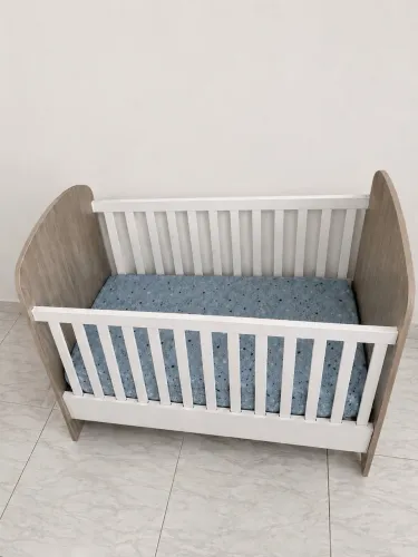 Berço que vira cama
