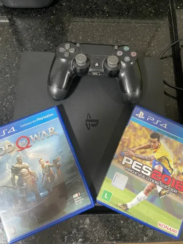 PS4 em ótimo estado + God of War 2018 + PES 2018 Premium
