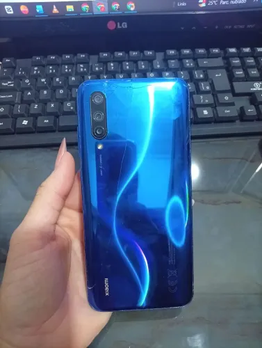 Chopeira Heineken e celular Mi9xaoimi