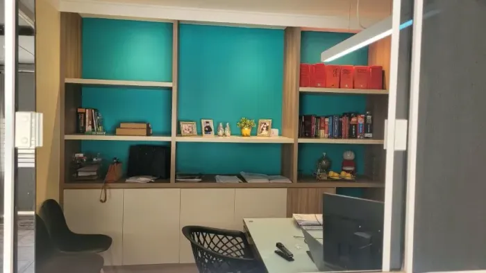 Estante Planejada Alto Padrão para Escritório - MDF - Desmontável